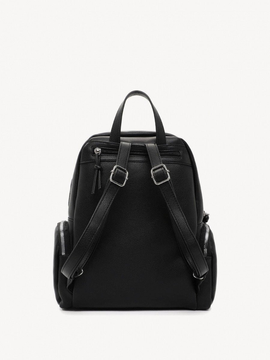 Christina  M  33140,100