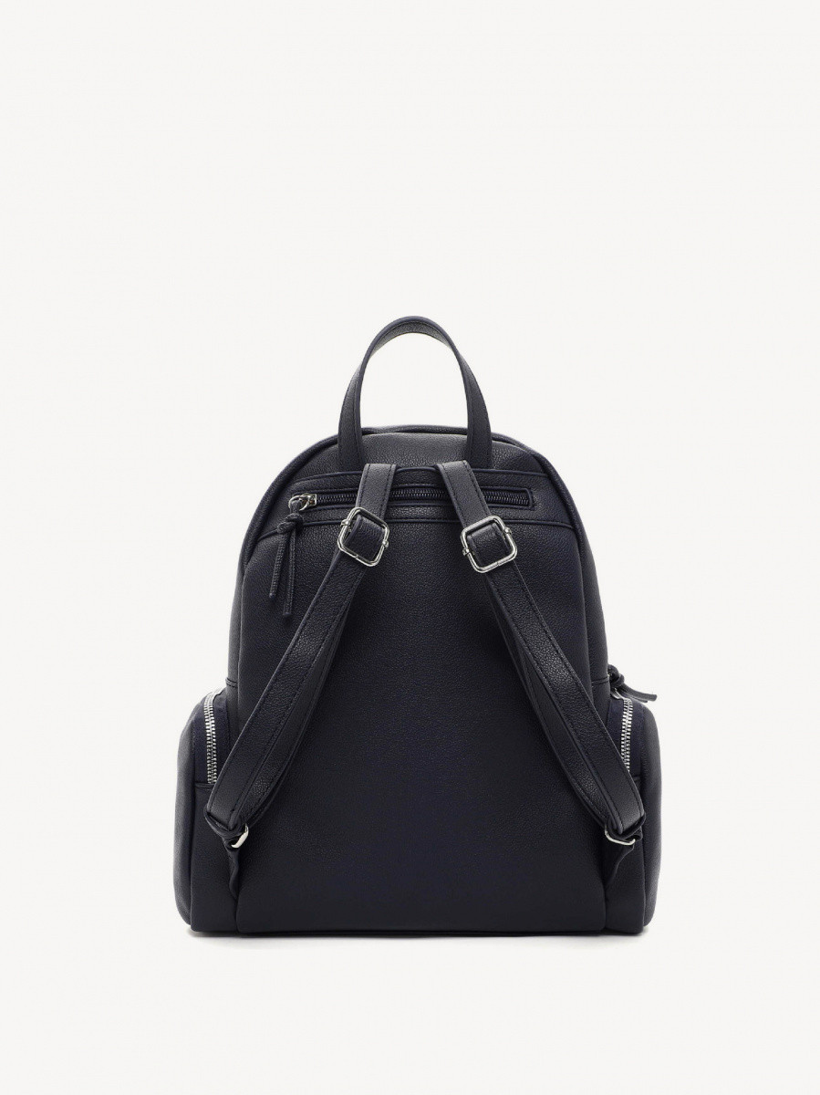 Christina  M  33140,500