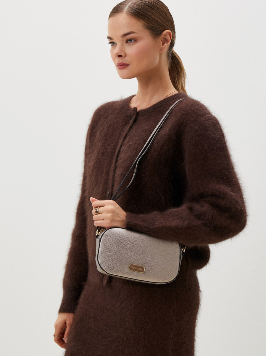 Anja    S   33010,833