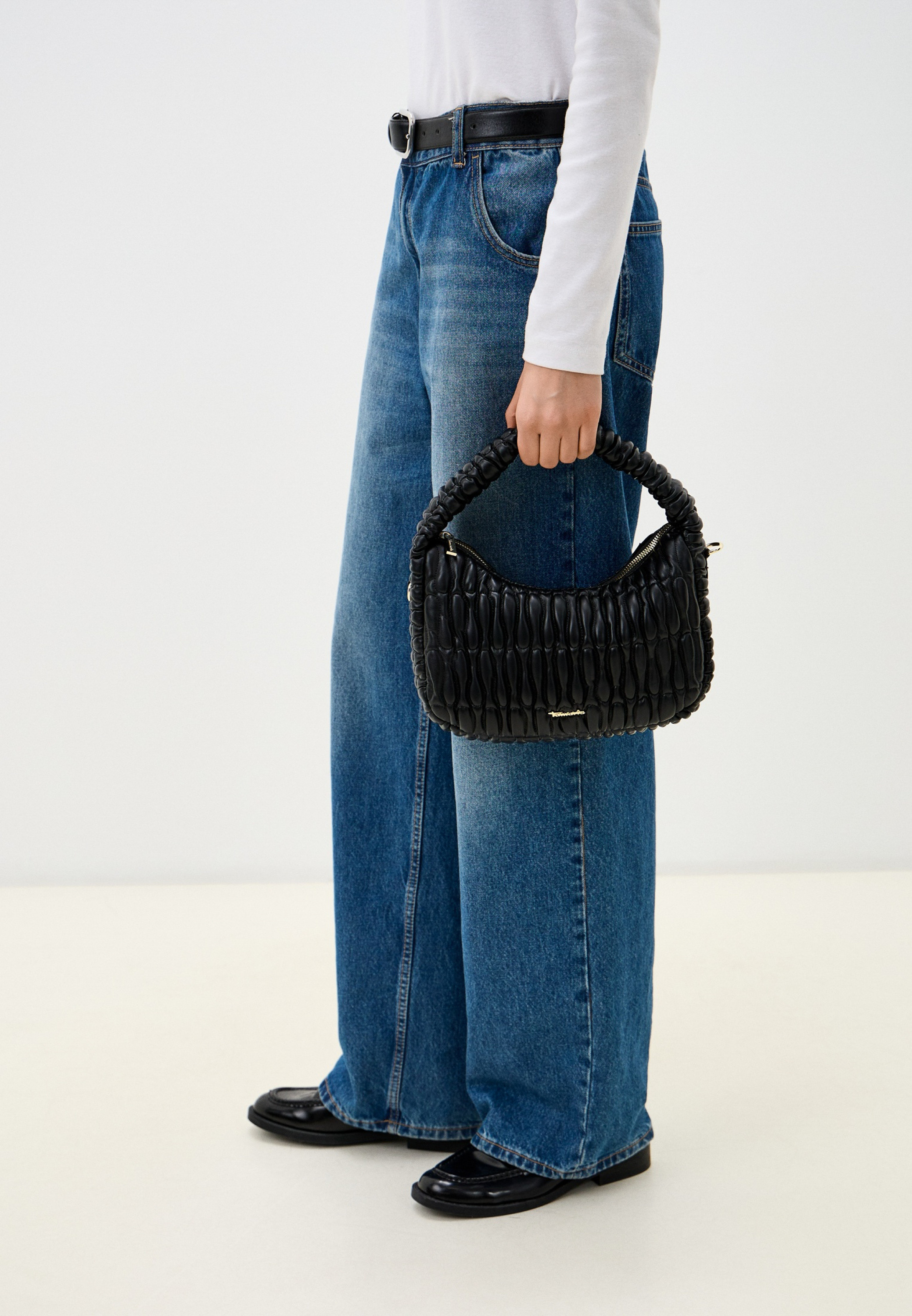 Charis   S  33373,100