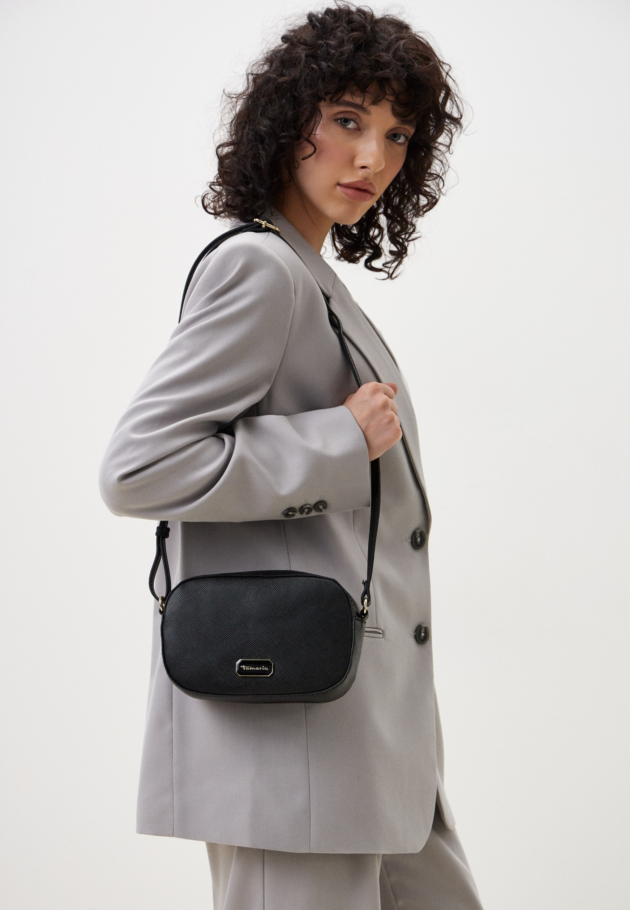 Anja    S  33010,100
