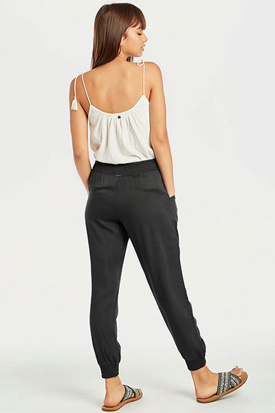 .//  /     Billabong Downstar Black