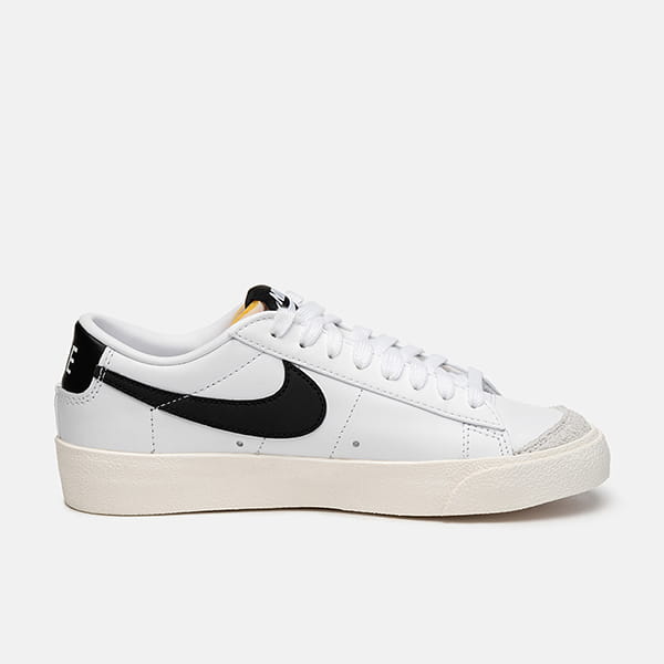 Blazer Low 77