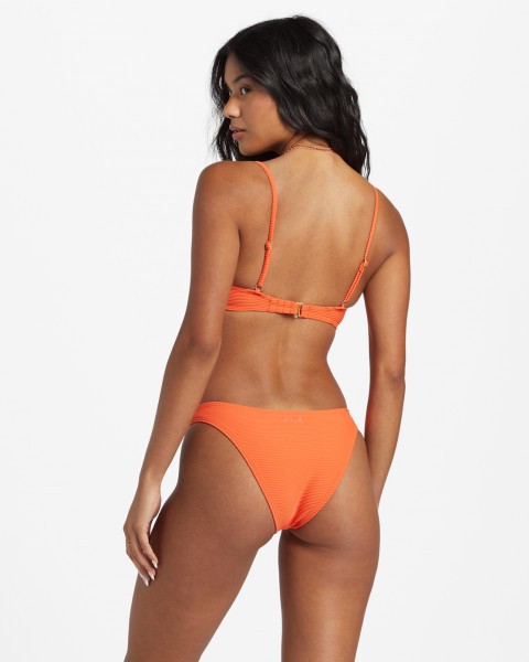 ./ //    Tanlines